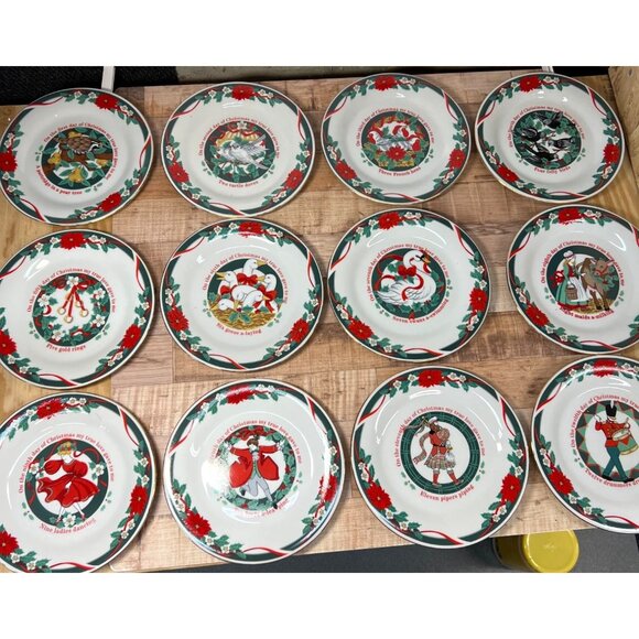 Tienshan 12 Days Of Christmas Collectors China Plate Set - Picture 1 of 15